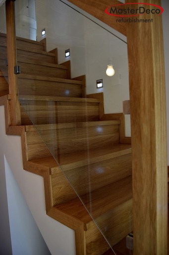 Oak stairs with glass balustrade 