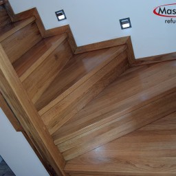 Oak stairs with glass balustrade 