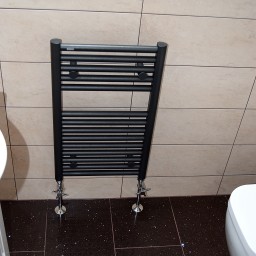 Quartz brown and cream Bathroom 