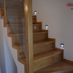 Oak stairs with glass balustrade 