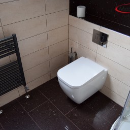 Quartz brown and cream Bathroom 